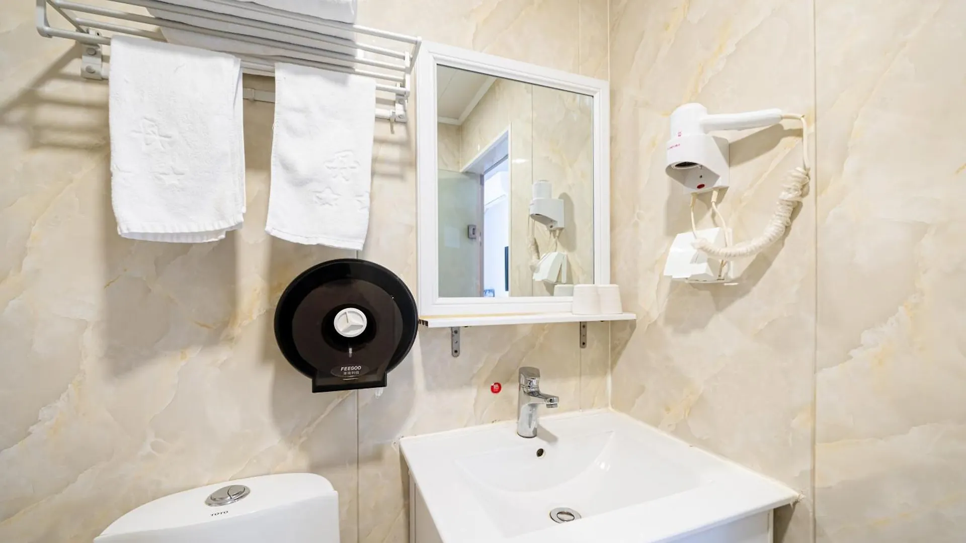 Dengba Inn-Fengqiao Road Subway Station Global Harbor Branch Shanghai Hostel